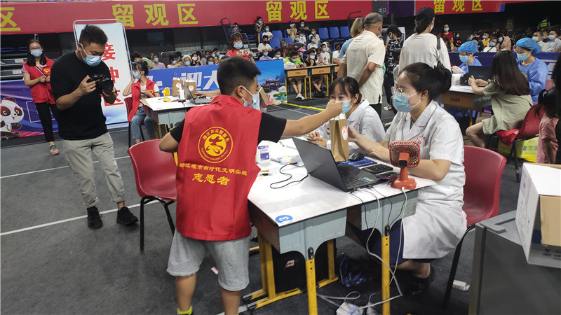 致敬高溫下的堅(jiān)守者3.jpg