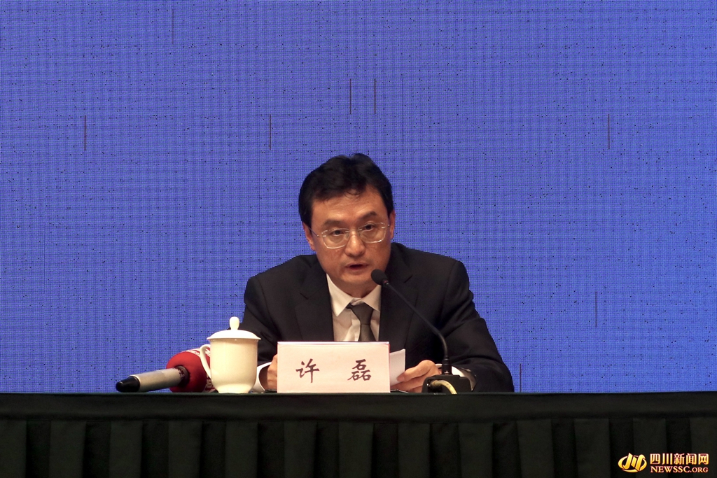阿壩州委常委、常務(wù)副州長許磊 (3).jpg