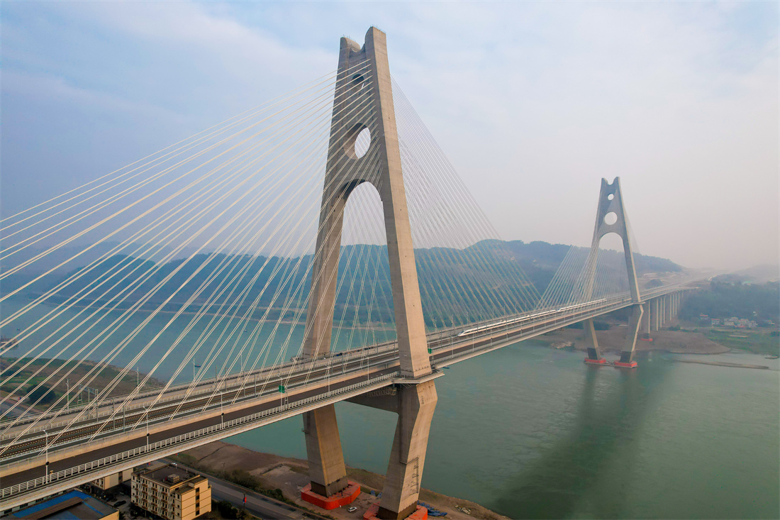 成自宜高鐵臨港公鐵兩用長(zhǎng)江大橋.jpg