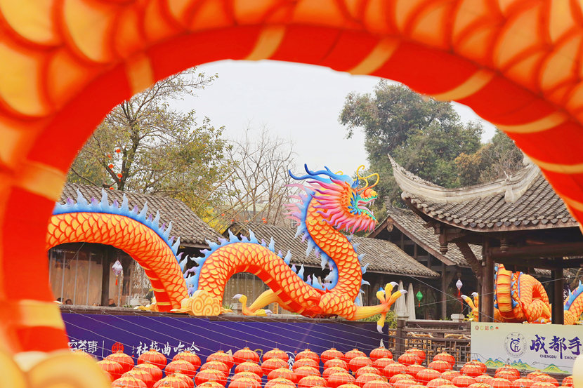東門(mén)市井巨型長(zhǎng)龍花燈_副本.jpg